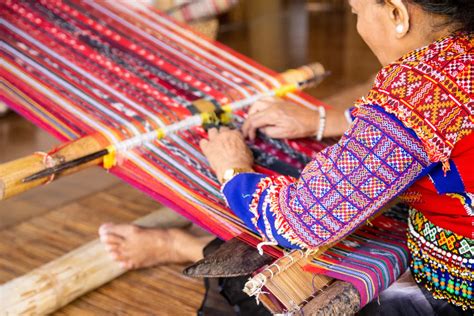  Patterns & Perspectives: Fashioning Malaysia's Identity through Textiles!  A Tapestry Woven with Threads of Tradition and Modernity